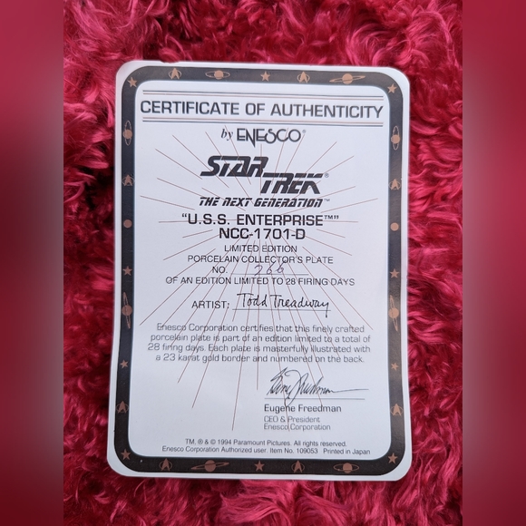 Star Trek: The Next Generation U.S.S. Enterprise NCC-1701-D Commemorative Plate - Picture 6 of 8